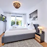 Alpen-luxus Fuer 8 - Sauna, Terrasse & Bergblick * 加爾米施-帕滕基興
