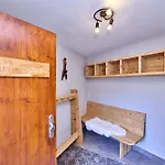 公寓 Alpen-luxus Fuer 8 - Sauna, Terrasse & Bergblick *