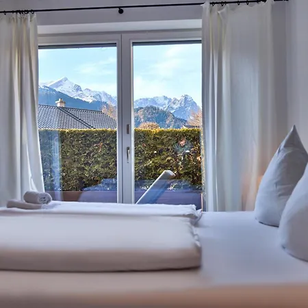 Alpen-luxus Fuer 8 - Sauna, Terrasse & Bergblick